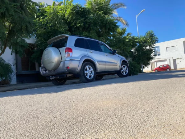 Toyota RAV4 - Photo 2