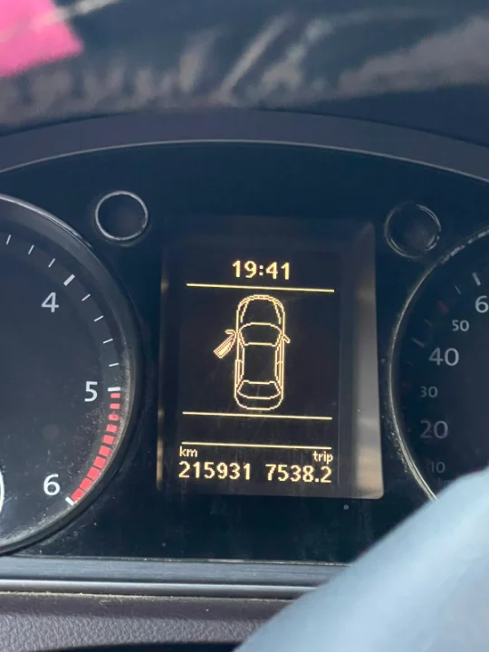 Volkswagen Passat - Photo 2
