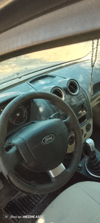 Ford FIESTA - Photo 4