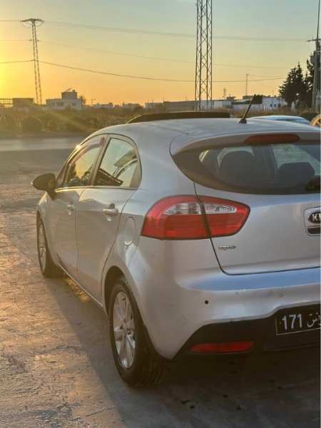 Kia RIO - Photo 4