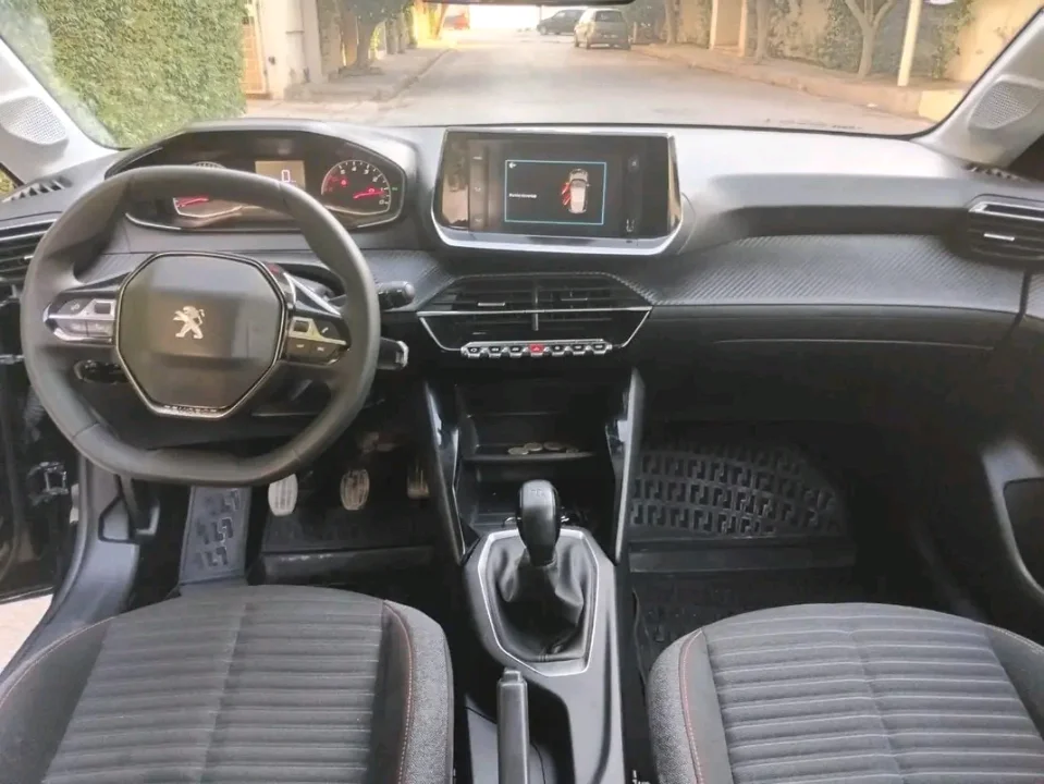Peugeot 208 - Photo 9