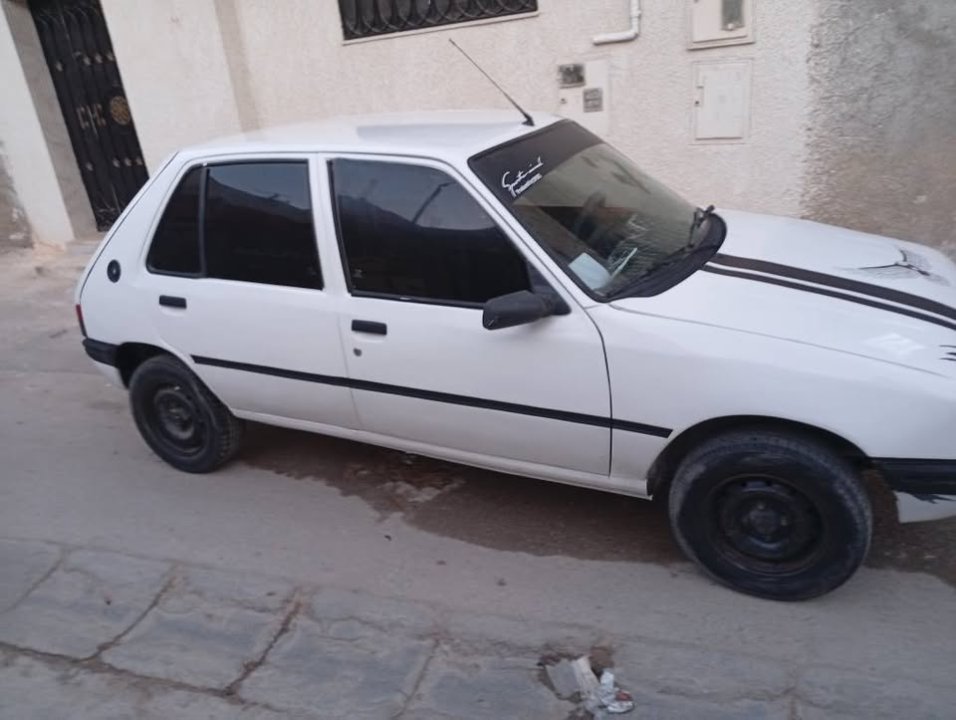Peugeot 205 - Photo 2