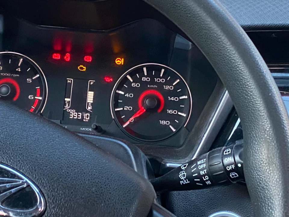 Mahindra KUV 100 - Photo 7