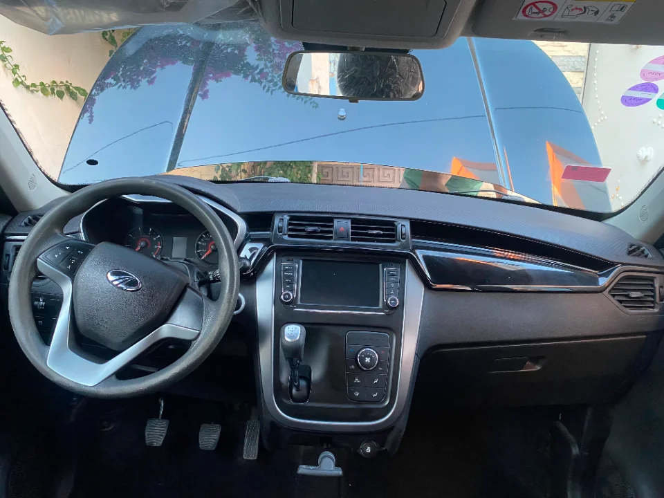 Mahindra KUV 100 - Photo 6