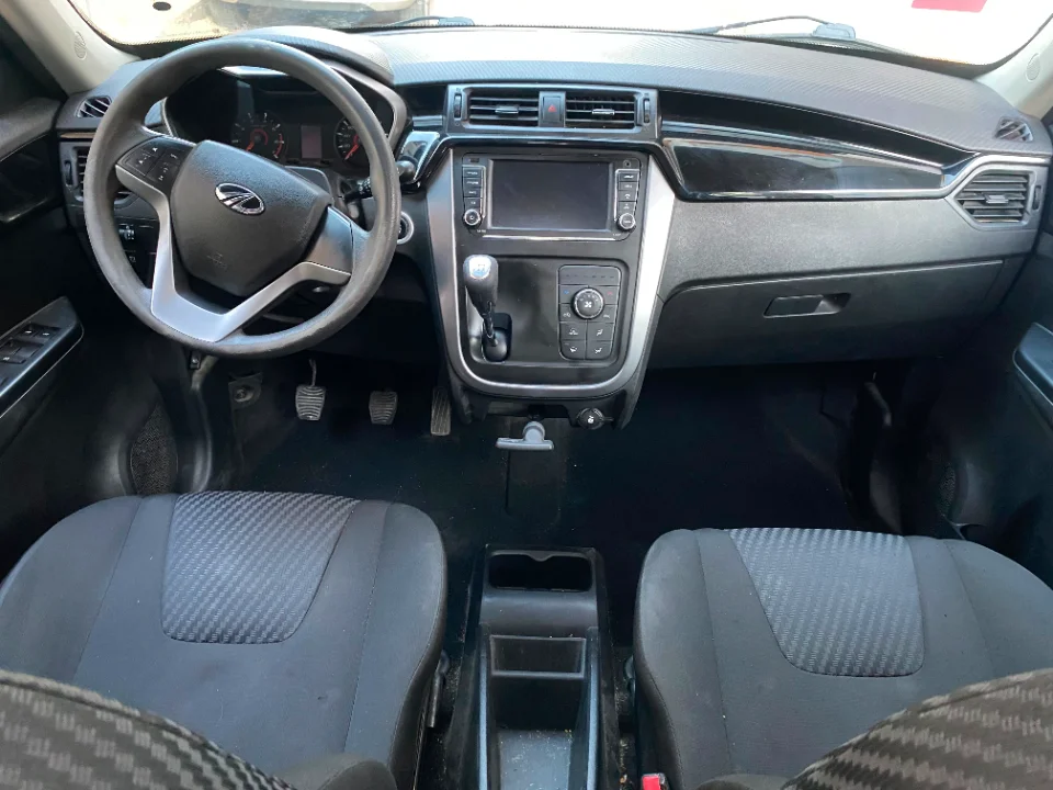 Mahindra KUV 100 - Photo 4
