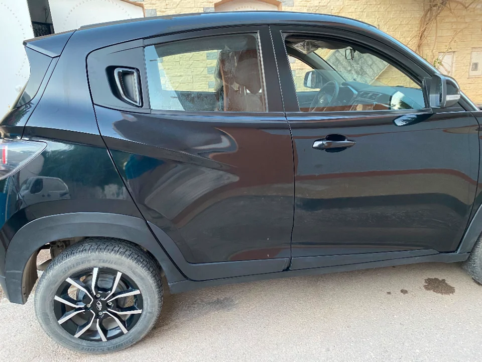 Mahindra KUV 100 - Photo 3