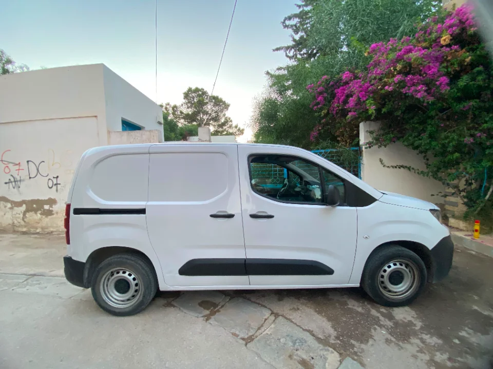 Peugeot Partner - Photo 2
