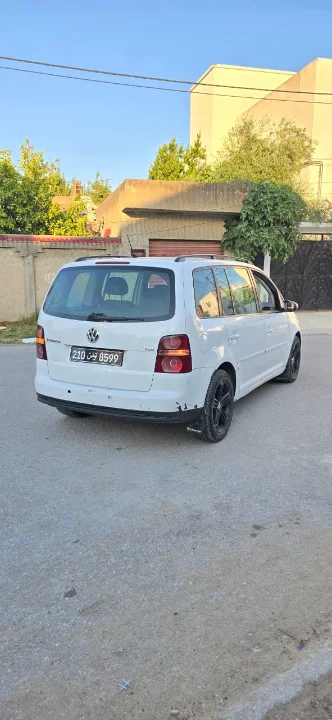 Volkswagen Touran - Photo 4