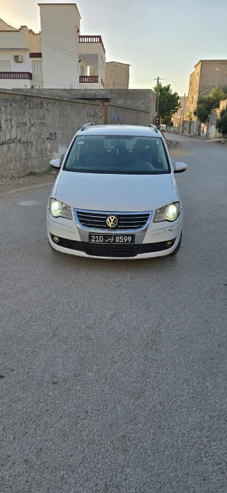 Volkswagen Touran - Photo 2