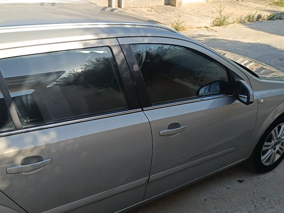 Opel Astra - Photo 2