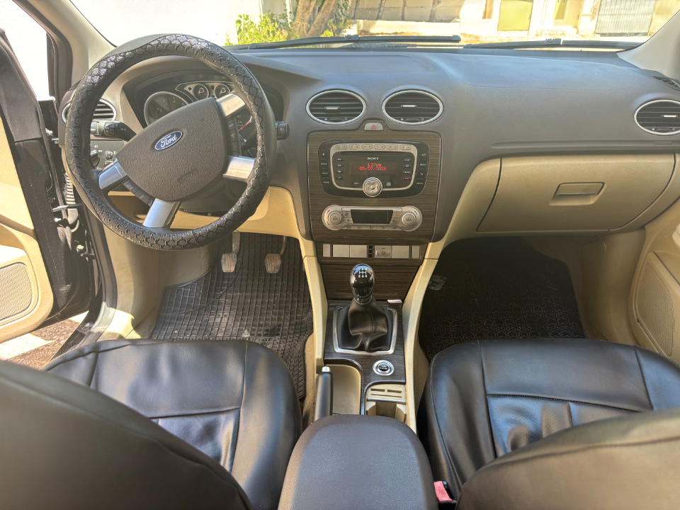 Ford FOCUS - Photo 10