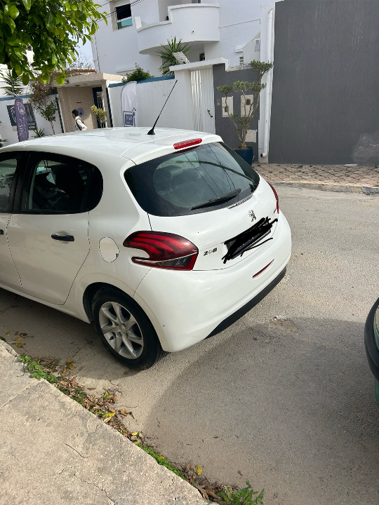 Peugeot 208 - Photo 2