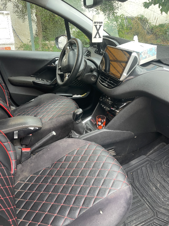 Peugeot 208 - Photo 10