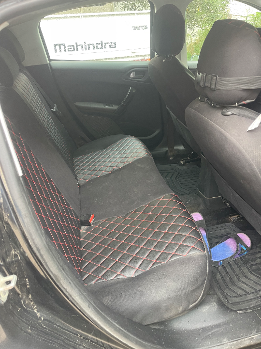 Peugeot 208 - Photo 9