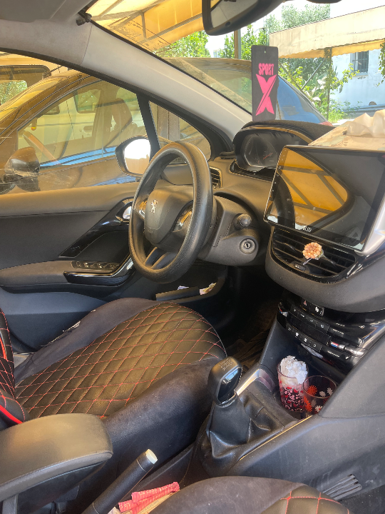 Peugeot 208 - Photo 3
