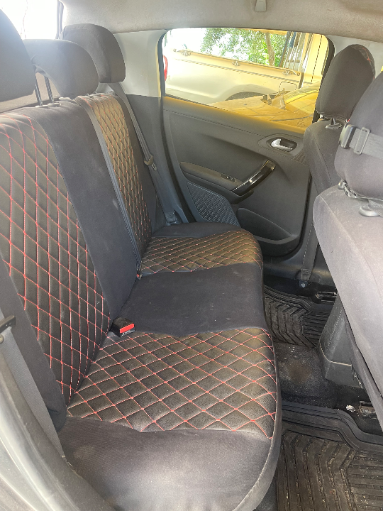 Peugeot 208 - Photo 2
