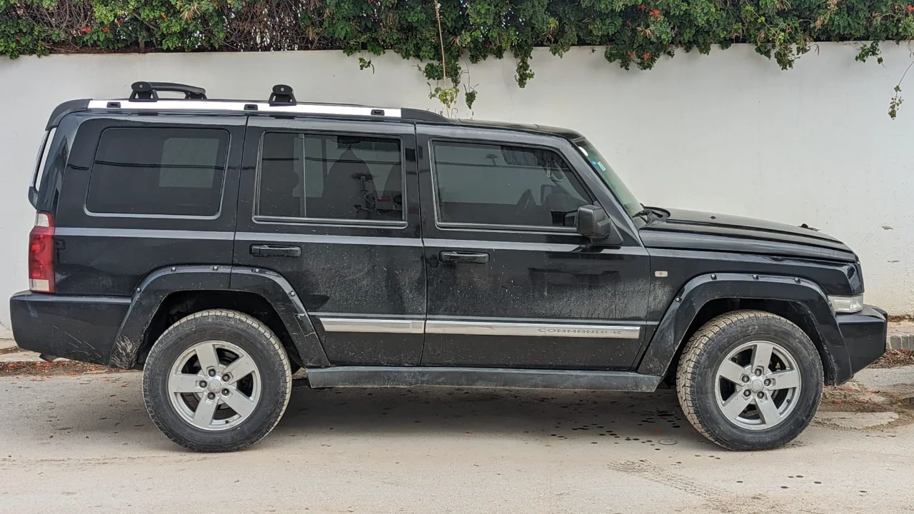 Jeep COMMANDER - Photo 3