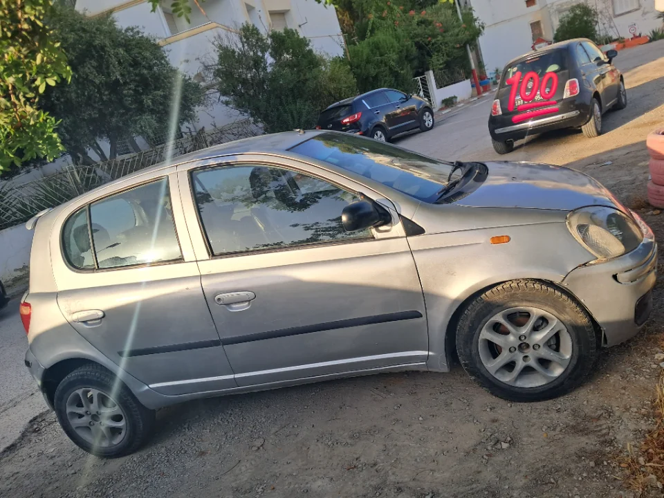 Toyota Yaris - Photo 11