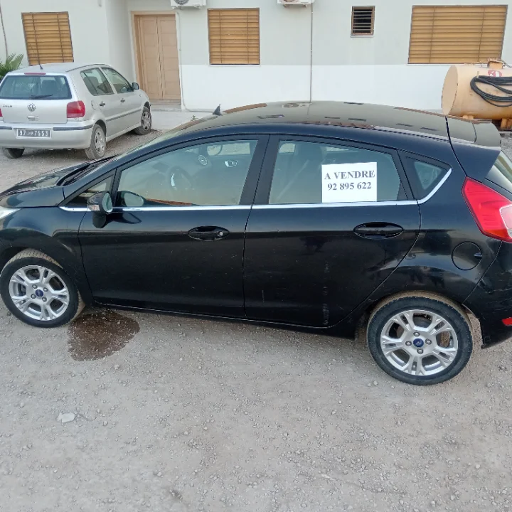Ford FIESTA - Photo 4