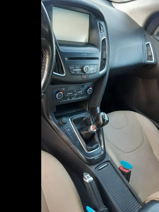 Ford FOCUS - Photo 3
