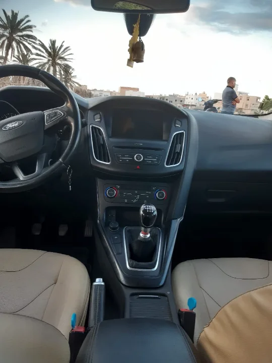 Ford FOCUS - Photo 2
