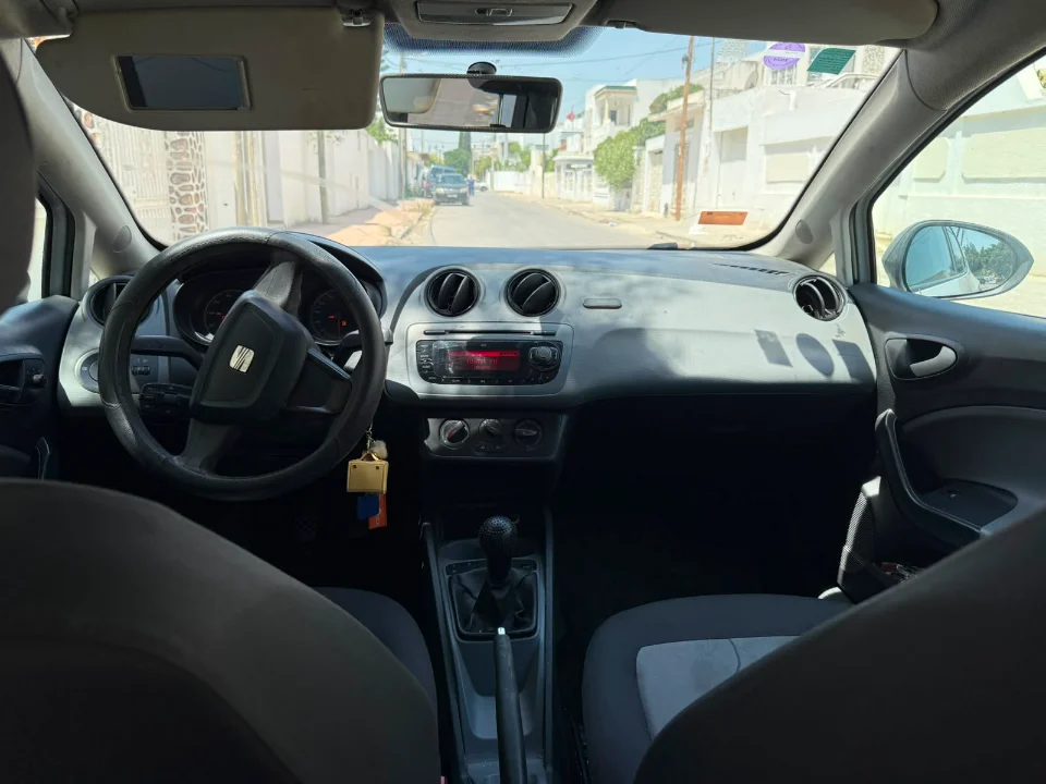 Seat Ibiza - Photo 2