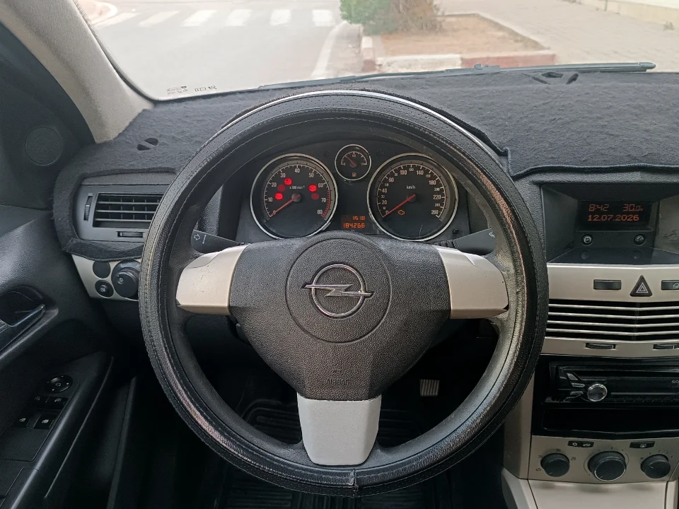 Opel Astra - Photo 2