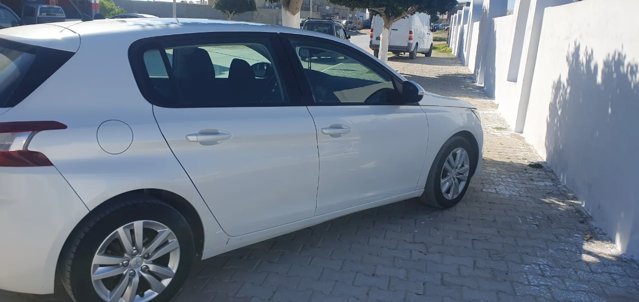 Peugeot 308 - Photo 2