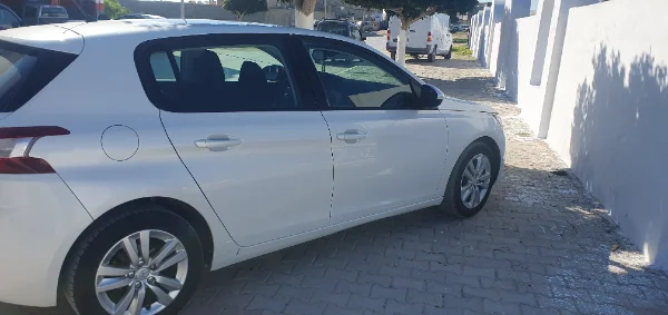 Peugeot 308 - Photo 2
