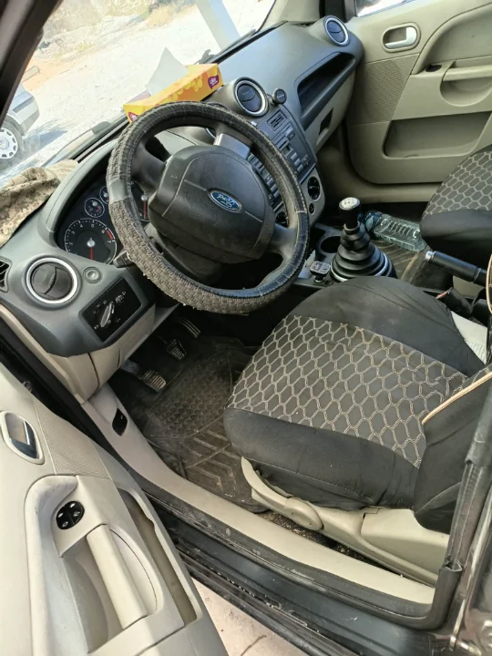 Ford FIESTA - Photo 6