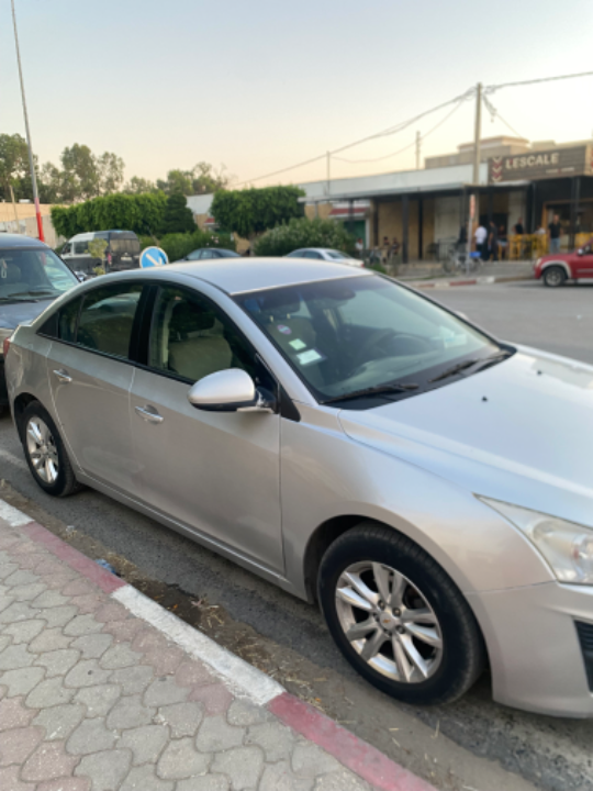 Chevrolet CRUZE - Photo 2