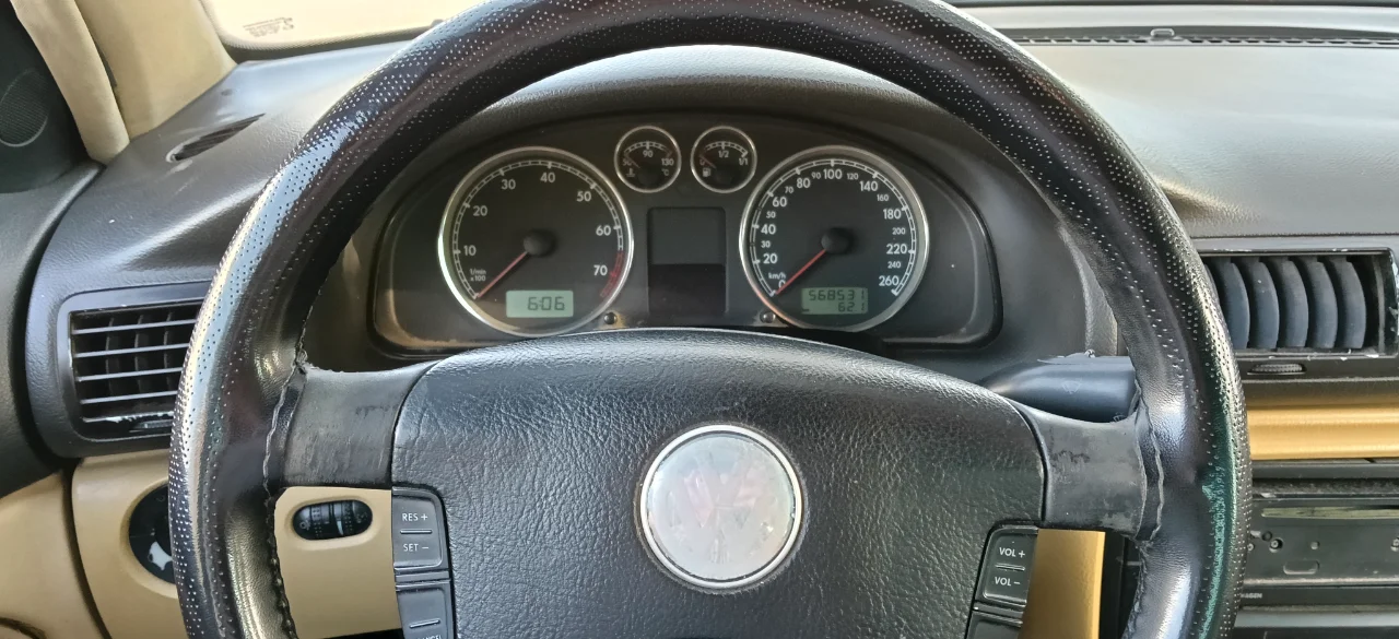 Volkswagen Passat - Photo 3