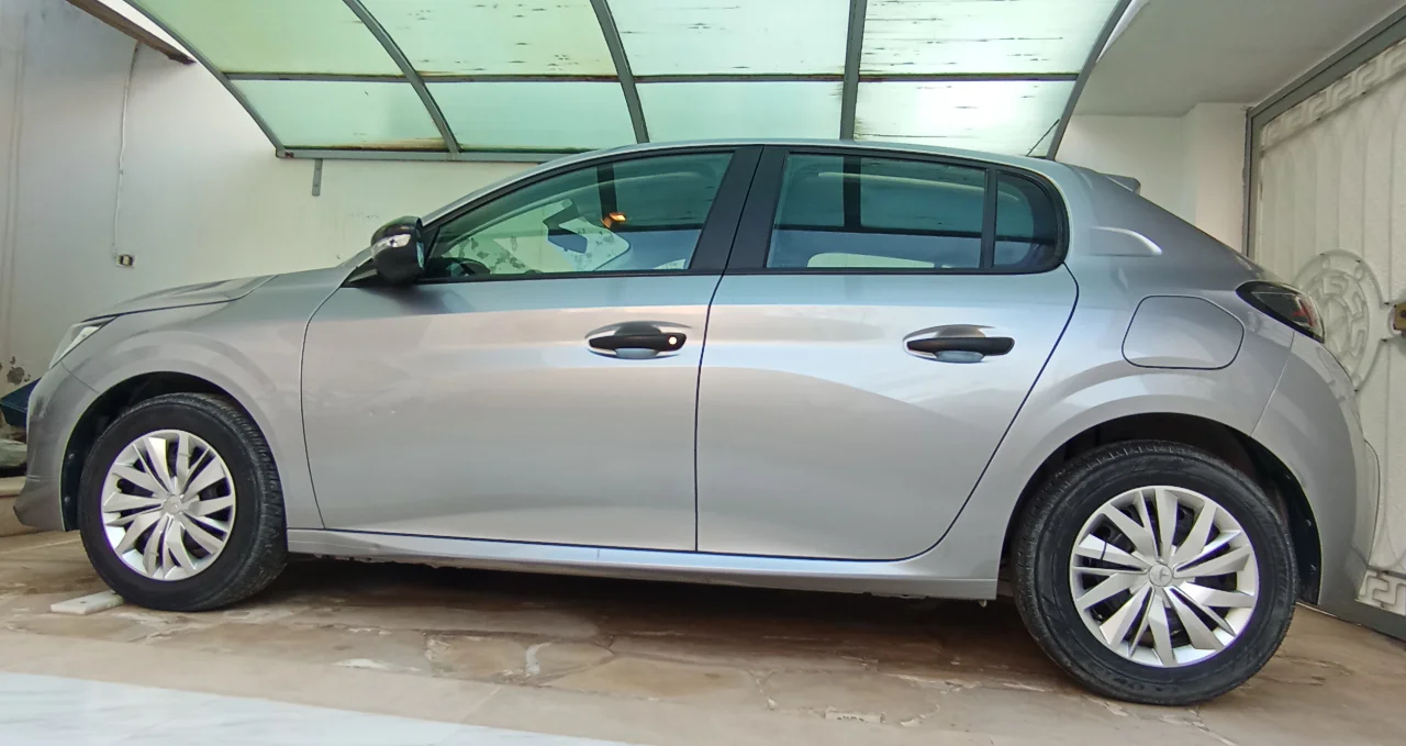 Peugeot 208 - Photo 11