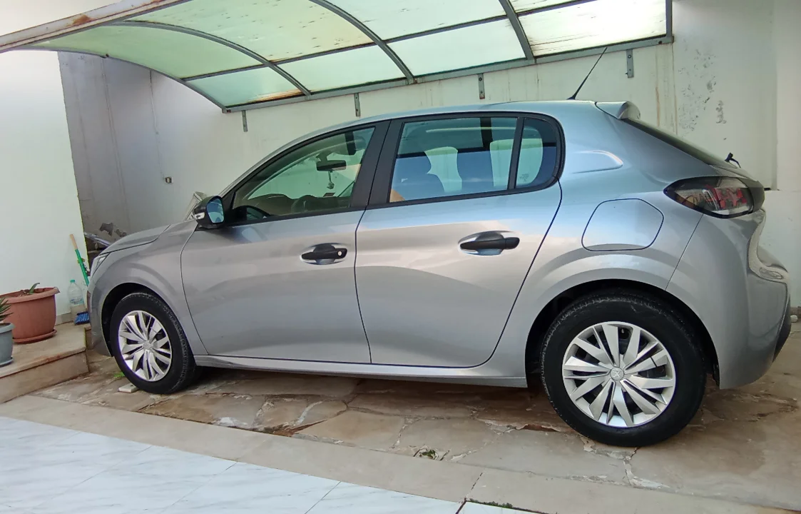 Peugeot 208 - Photo 10