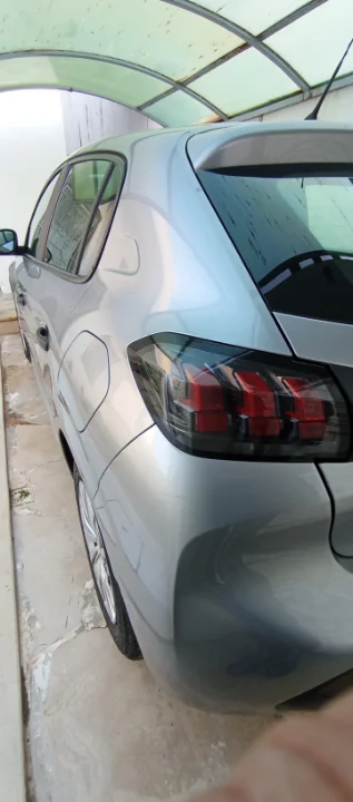 Peugeot 208 - Photo 9