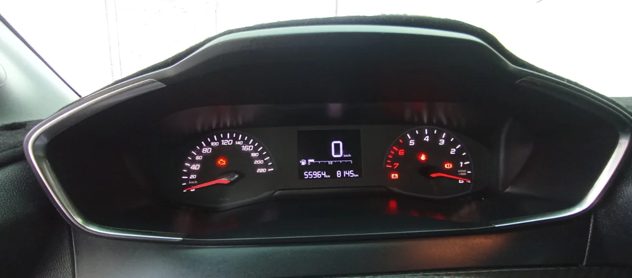 Peugeot 208 - Photo 6