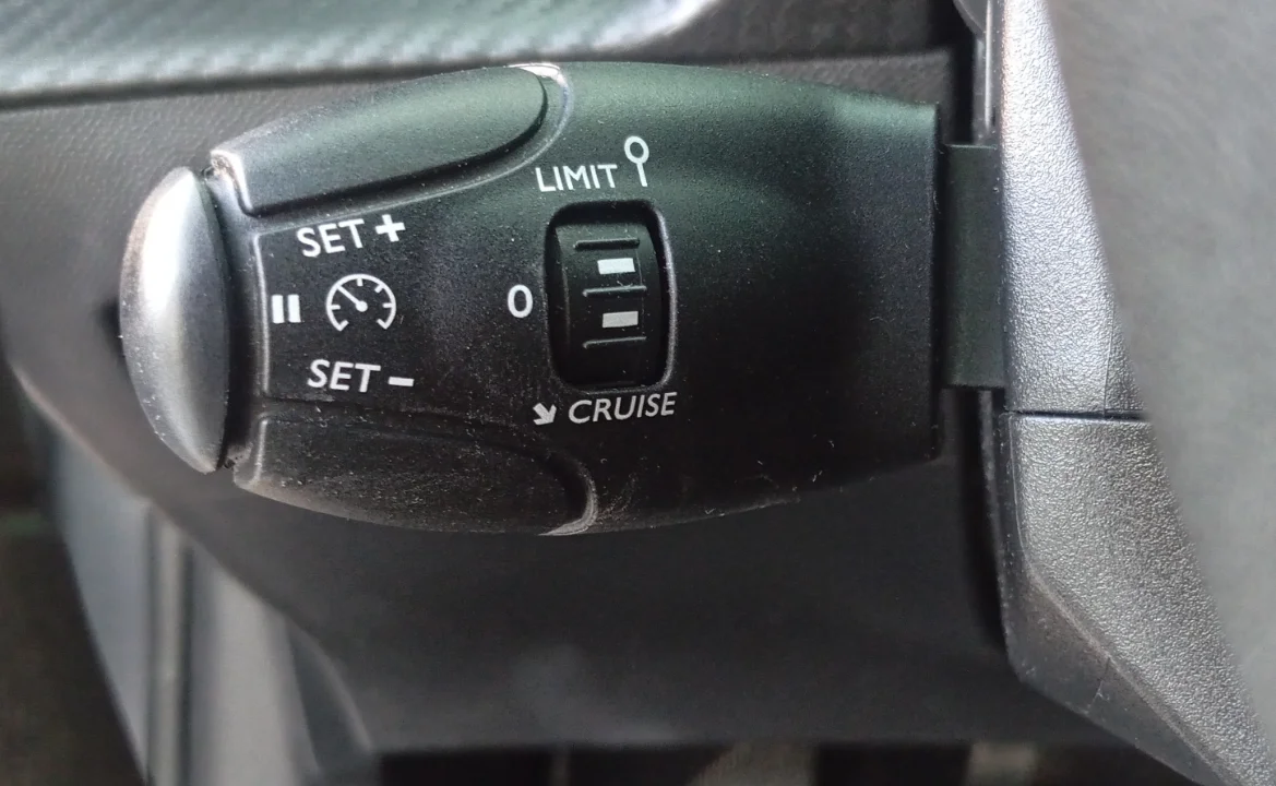 Peugeot 208 - Photo 4
