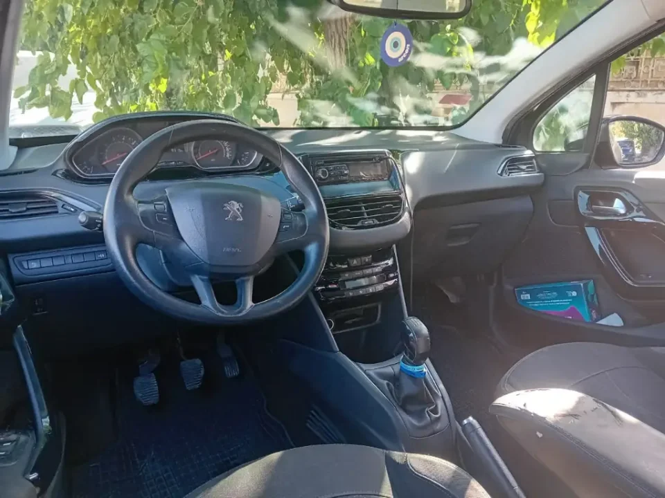 Peugeot 208 - Photo 6