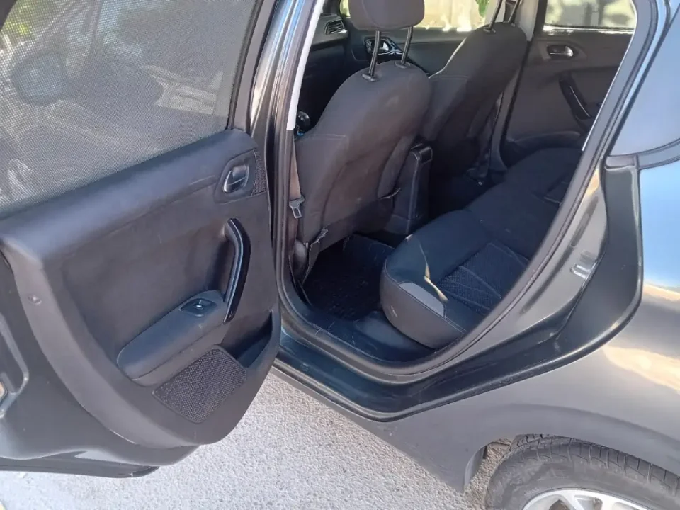 Peugeot 208 - Photo 5