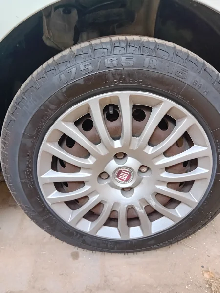 Fiat GRANDE PUNTO - Photo 2