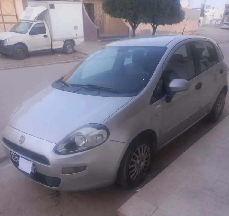 Fiat GRANDE PUNTO - Photo 2