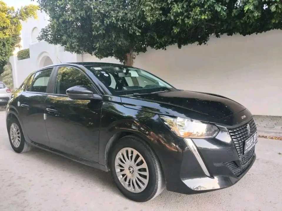 Peugeot 208 - Photo 2