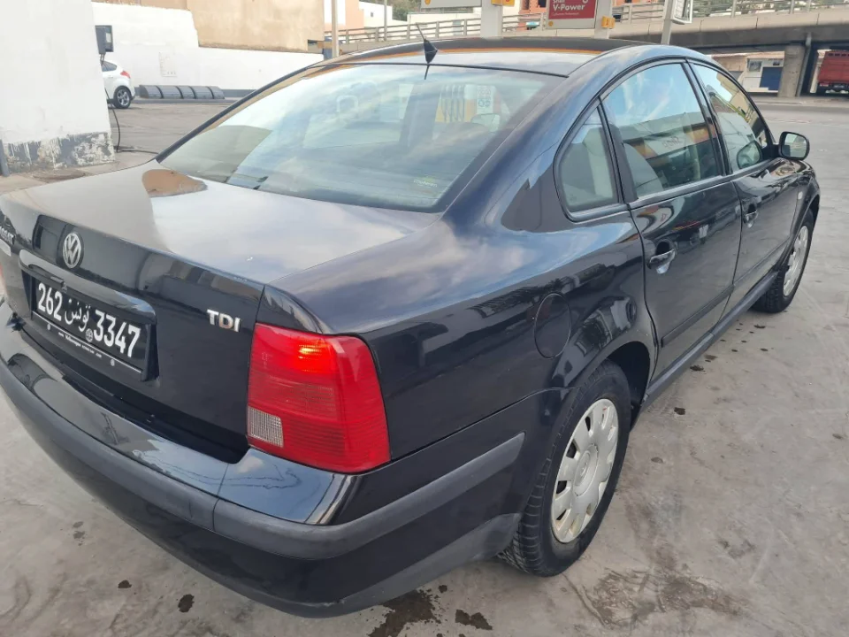 Volkswagen Passat - Photo 2