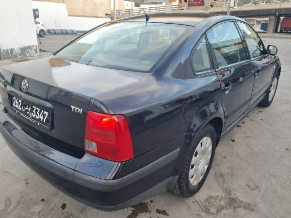 Volkswagen Passat - Photo 2
