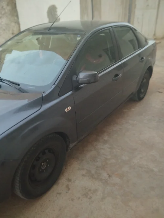 Ford FOCUS - Photo 2