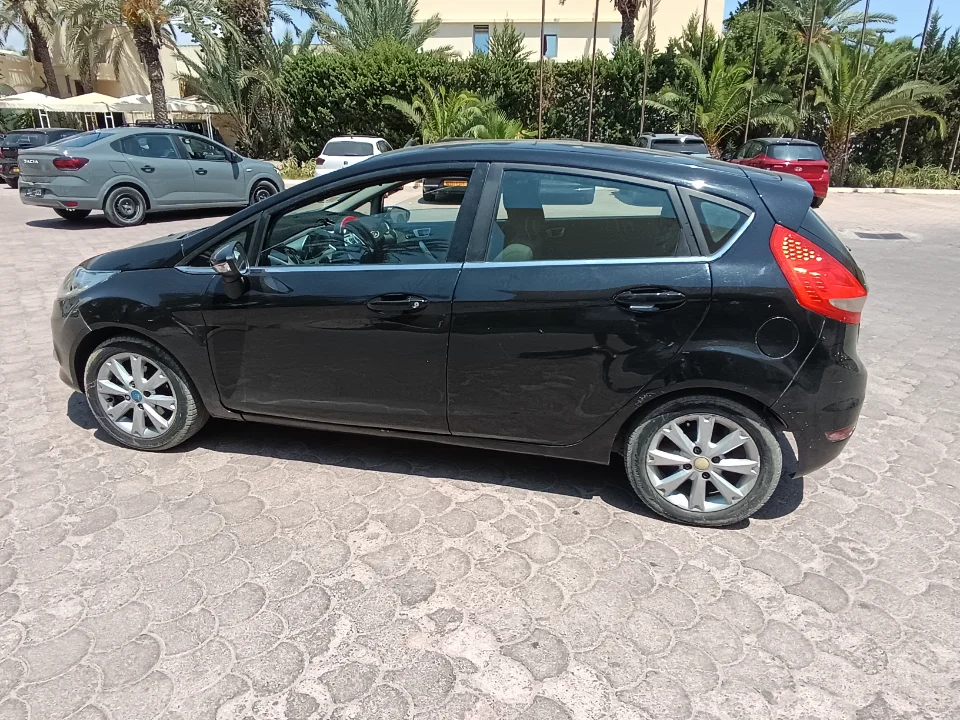 Ford FIESTA - Photo 4