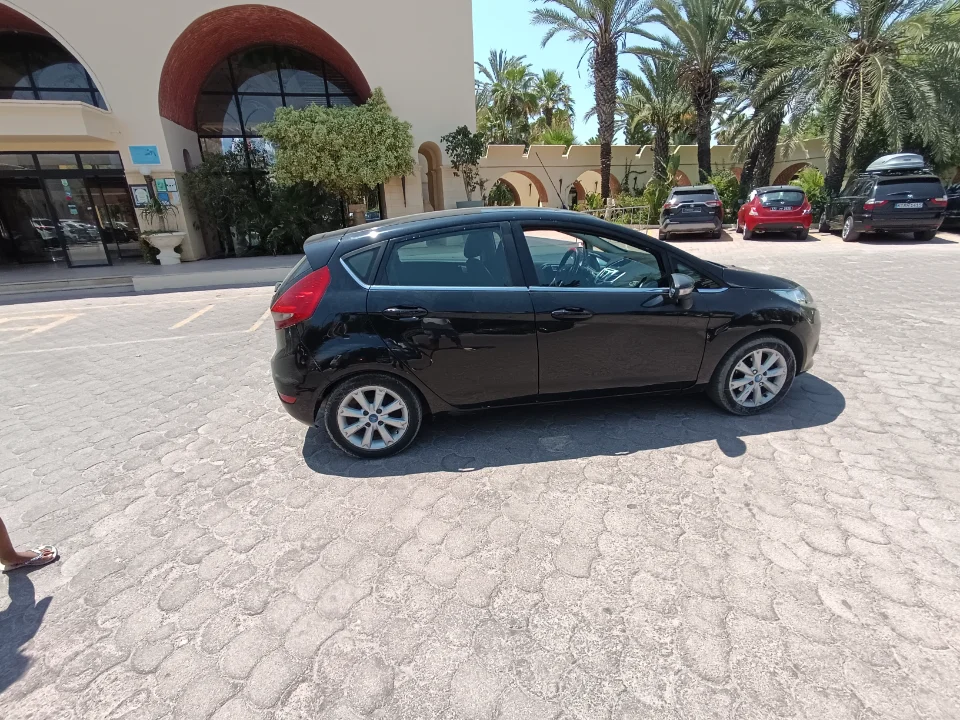 Ford FIESTA - Photo 2