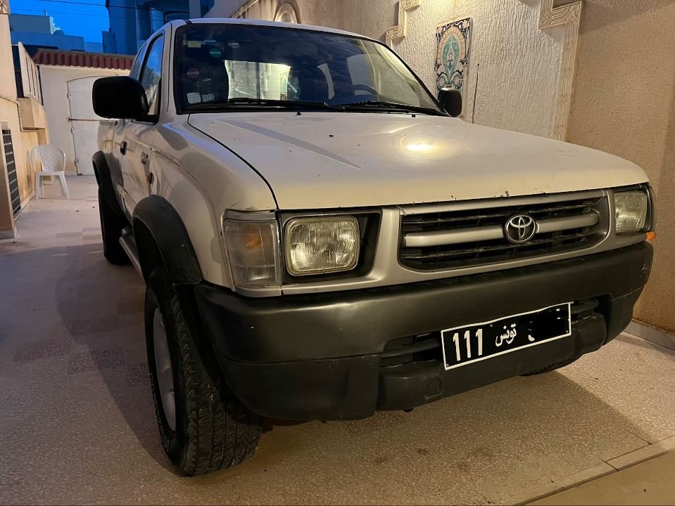Toyota Hilux - Photo 12