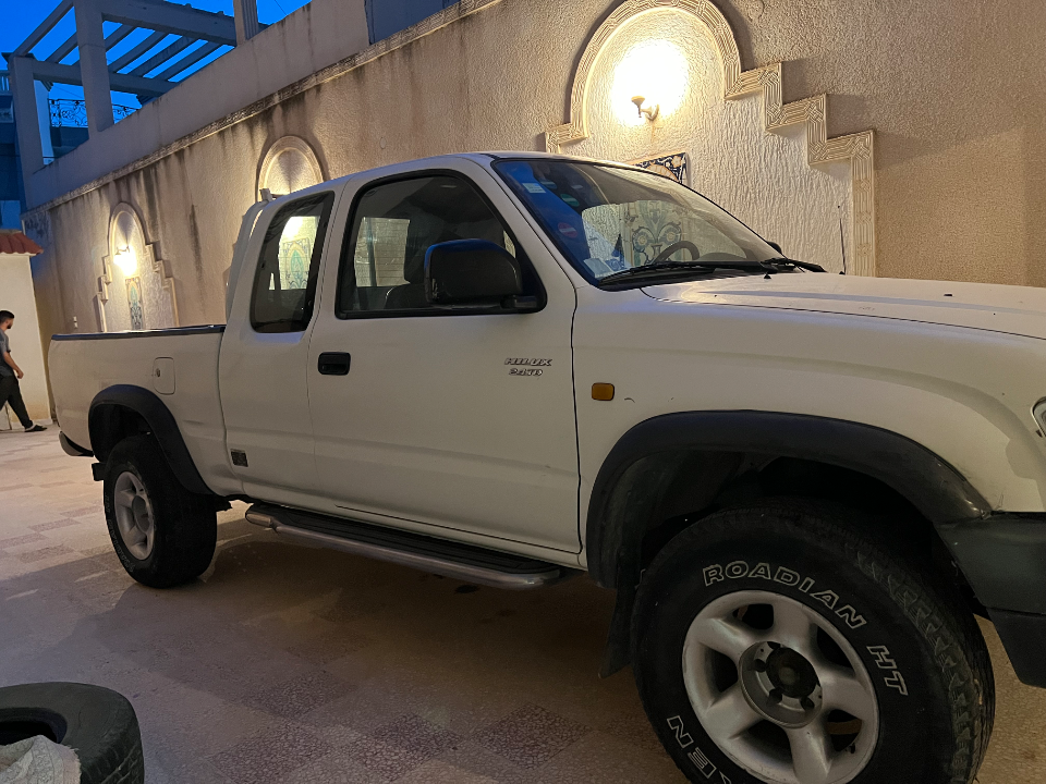 Toyota Hilux - Photo 11