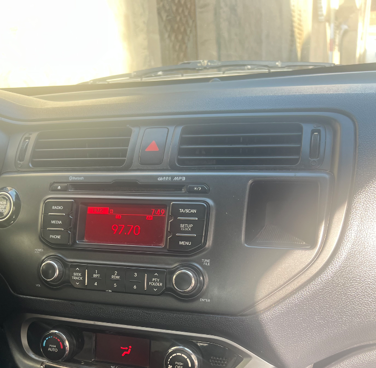 Kia RIO - Photo 2
